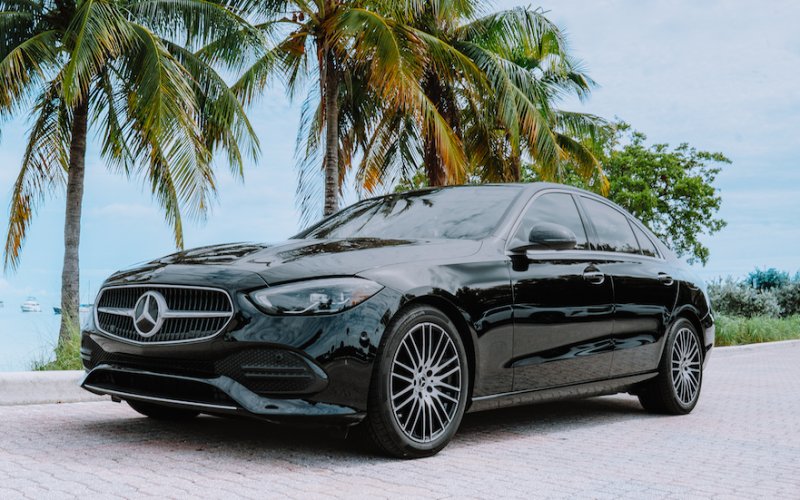 trasero Kia Forte naranja Ebes Alquiler de coches en Miami